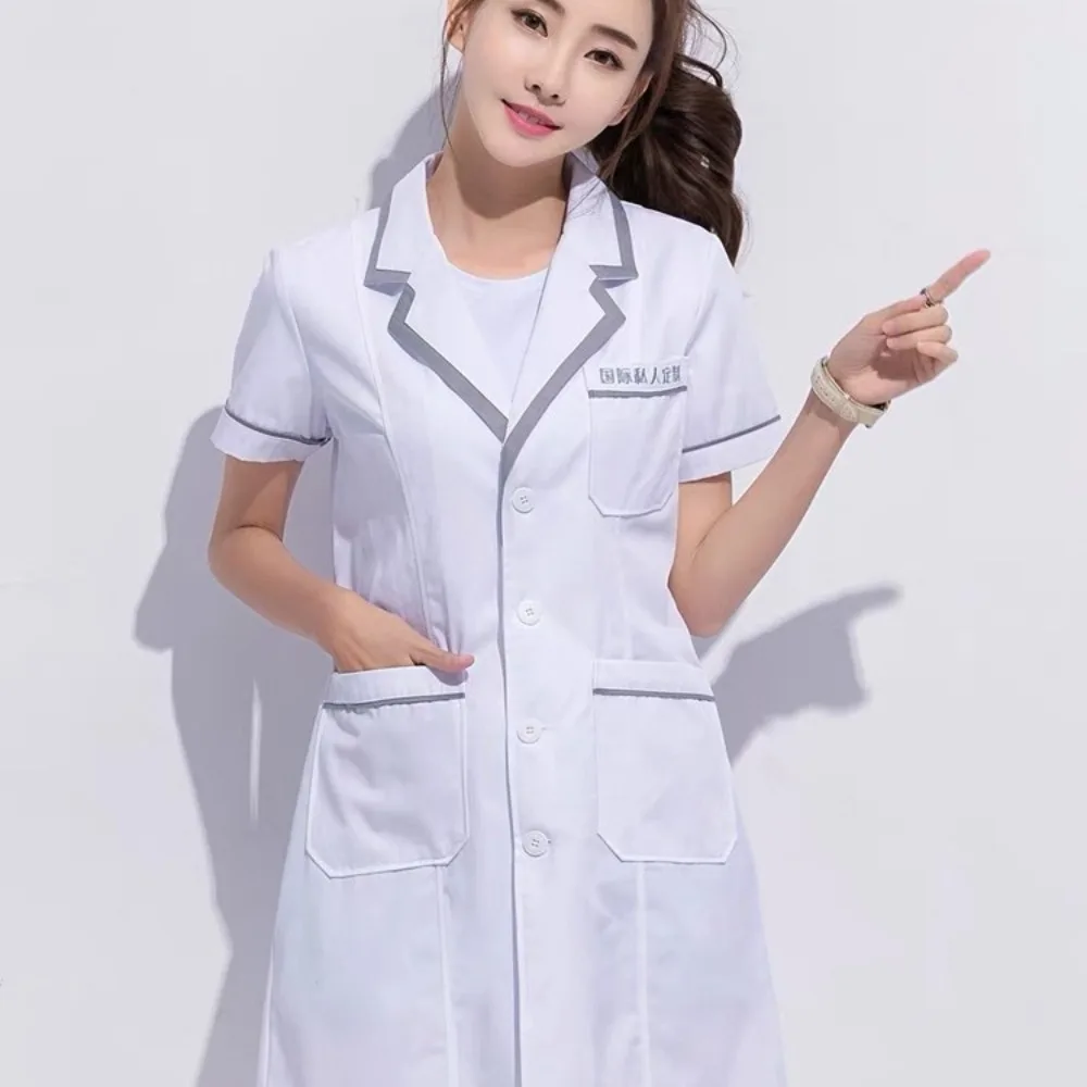 Uniforme de belleza con solapa - Medical Lab Management reseña y precio